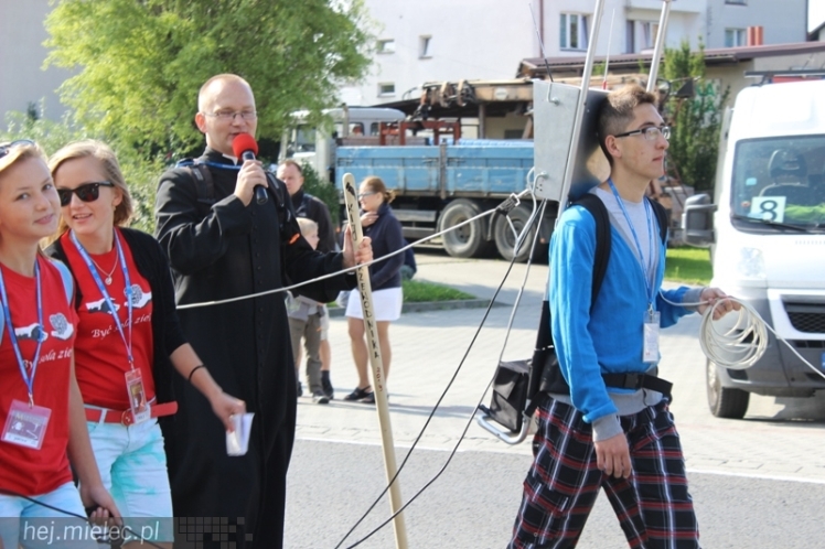 PPT 2014 ruszyła. Pielgrzymi rozpoczęli od uroczystego nabożeństwa w Tarnowie