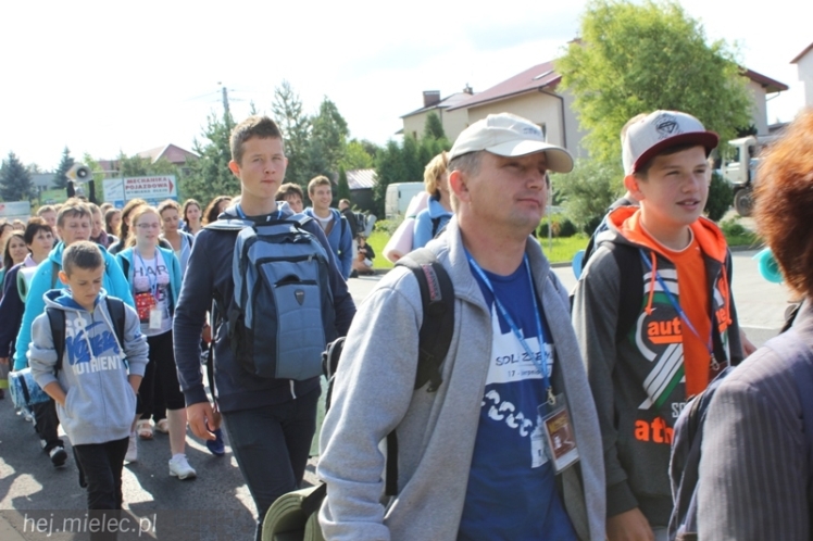 PPT 2014 ruszyła. Pielgrzymi rozpoczęli od uroczystego nabożeństwa w Tarnowie