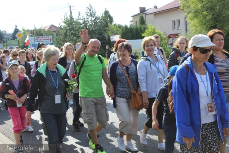 PPT 2014 ruszyła. Pielgrzymi rozpoczęli od uroczystego nabożeństwa w Tarnowie