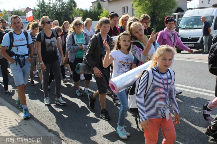 PPT 2014 ruszyła. Pielgrzymi rozpoczęli od uroczystego nabożeństwa w Tarnowie