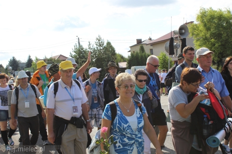 PPT 2014 ruszyła. Pielgrzymi rozpoczęli od uroczystego nabożeństwa w Tarnowie