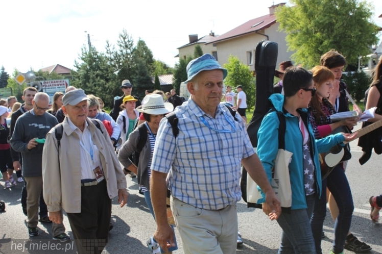 PPT 2014 ruszyła. Pielgrzymi rozpoczęli od uroczystego nabożeństwa w Tarnowie