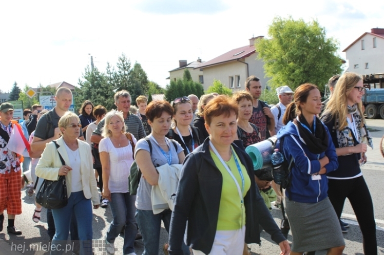 PPT 2014 ruszyła. Pielgrzymi rozpoczęli od uroczystego nabożeństwa w Tarnowie