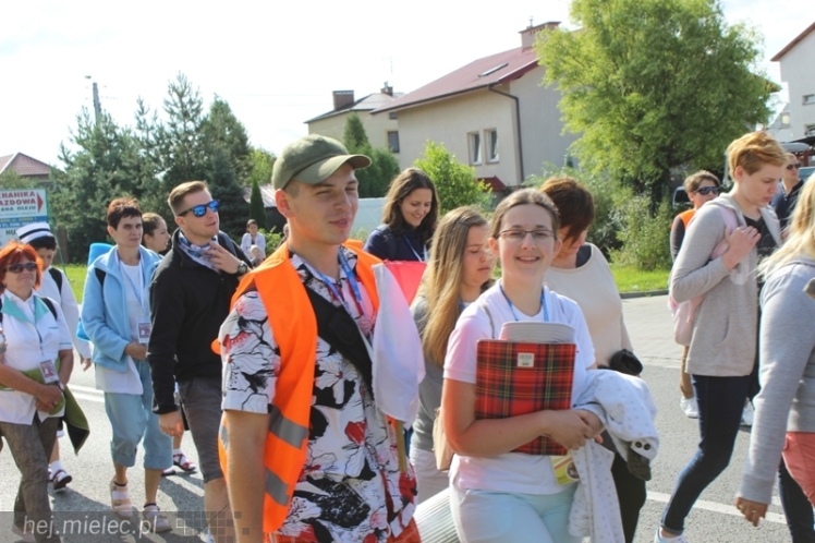PPT 2014 ruszyła. Pielgrzymi rozpoczęli od uroczystego nabożeństwa w Tarnowie