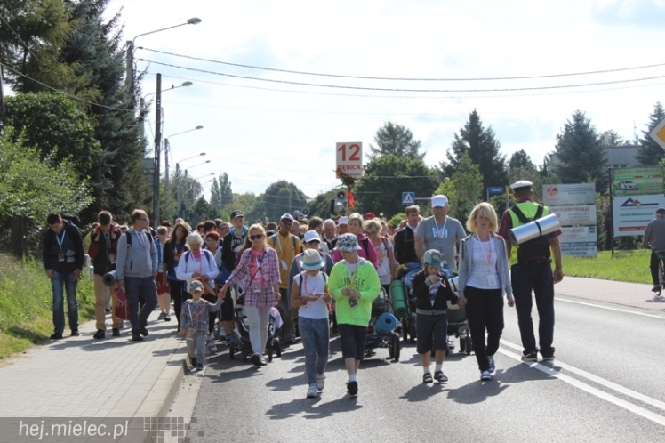PPT 2014 ruszyła. Pielgrzymi rozpoczęli od uroczystego nabożeństwa w Tarnowie