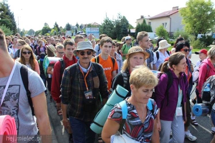 PPT 2014 ruszyła. Pielgrzymi rozpoczęli od uroczystego nabożeństwa w Tarnowie