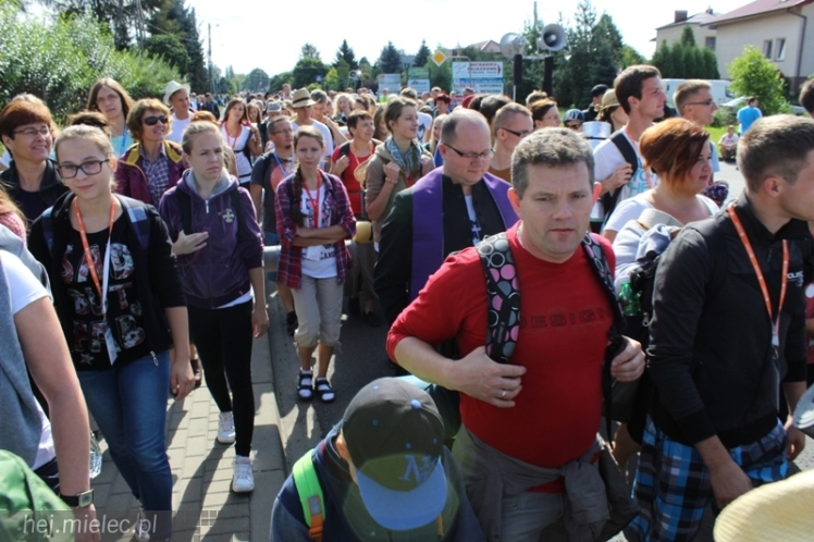 PPT 2014 ruszyła. Pielgrzymi rozpoczęli od uroczystego nabożeństwa w Tarnowie
