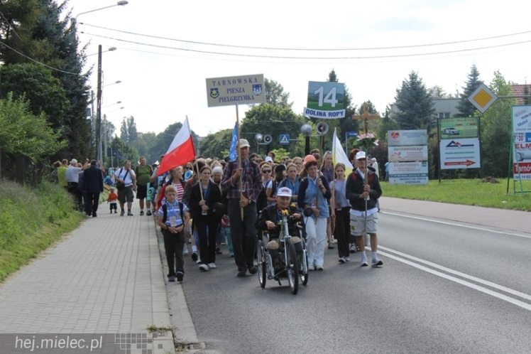 PPT 2014 ruszyła. Pielgrzymi rozpoczęli od uroczystego nabożeństwa w Tarnowie