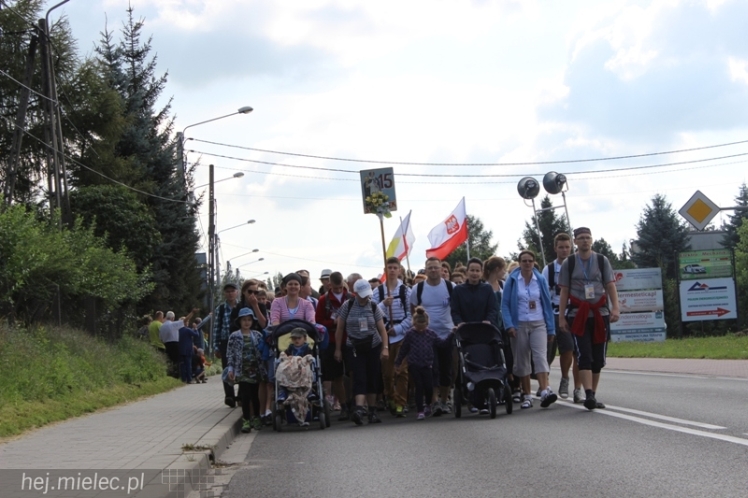 PPT 2014 ruszyła. Pielgrzymi rozpoczęli od uroczystego nabożeństwa w Tarnowie