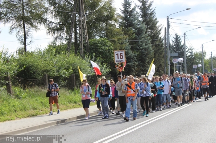 PPT 2014 ruszyła. Pielgrzymi rozpoczęli od uroczystego nabożeństwa w Tarnowie