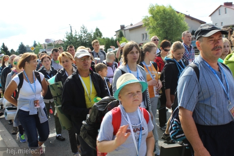 PPT 2014 ruszyła. Pielgrzymi rozpoczęli od uroczystego nabożeństwa w Tarnowie