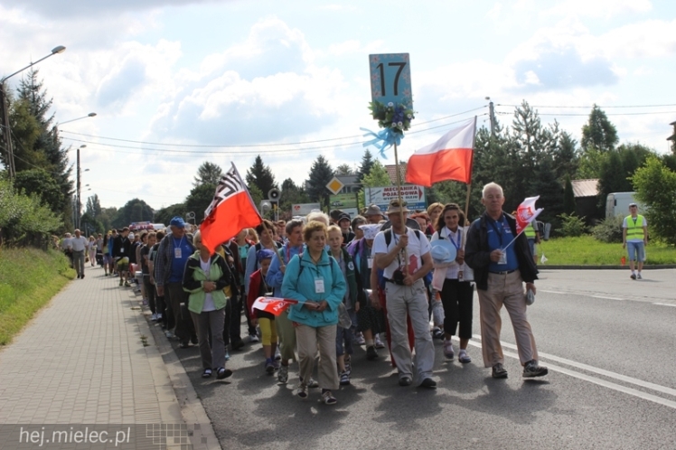 PPT 2014 ruszyła. Pielgrzymi rozpoczęli od uroczystego nabożeństwa w Tarnowie