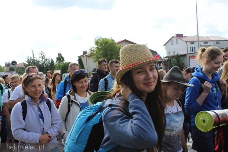 PPT 2014 ruszyła. Pielgrzymi rozpoczęli od uroczystego nabożeństwa w Tarnowie