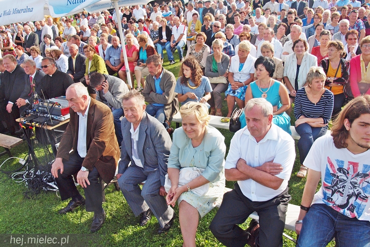 Gmina Radomyśl Wielki zjechała się na dożynki. Chwila radości choć zboże jeszcze stoi w polu