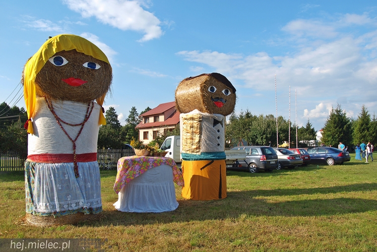Gmina Radomyśl Wielki zjechała się na dożynki. Chwila radości choć zboże jeszcze stoi w polu