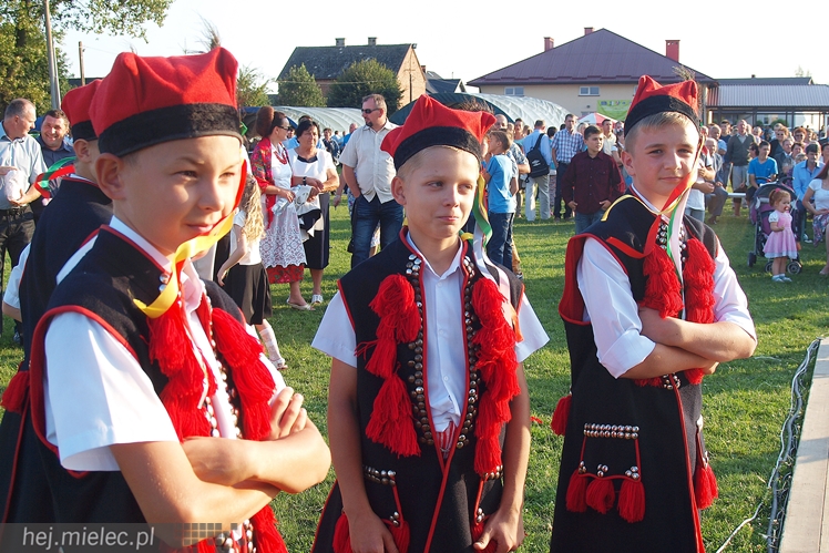Gmina Radomyśl Wielki zjechała się na dożynki. Chwila radości choć zboże jeszcze stoi w polu