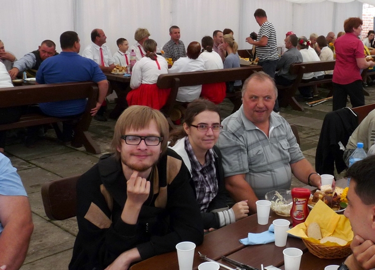 Uczestnicy mieleckiego ŚDŚ na plenerze plastycznym w Baranowie Sandomierskim