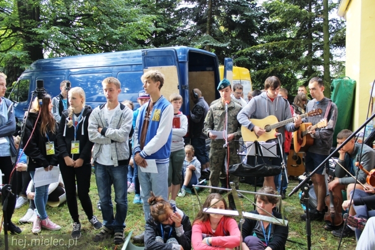 PPT 2014 - dzień IV: ok. 25 km marszu i modlitwa za Ojczyznę. Pogoda sprzyja