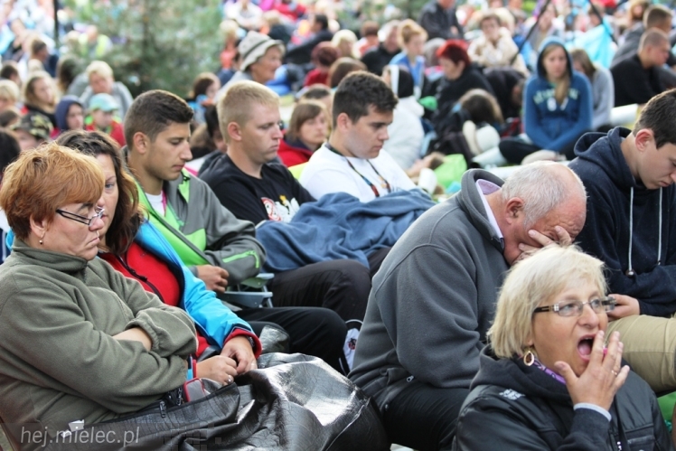 PPT 2014 - dzień IV: ok. 25 km marszu i modlitwa za Ojczyznę. Pogoda sprzyja