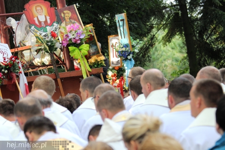 PPT 2014 - dzień IV: ok. 25 km marszu i modlitwa za Ojczyznę. Pogoda sprzyja