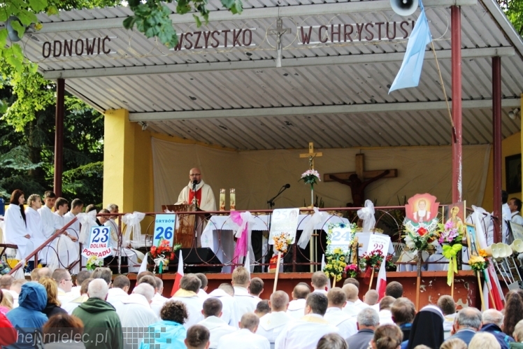 PPT 2014 - dzień IV: ok. 25 km marszu i modlitwa za Ojczyznę. Pogoda sprzyja