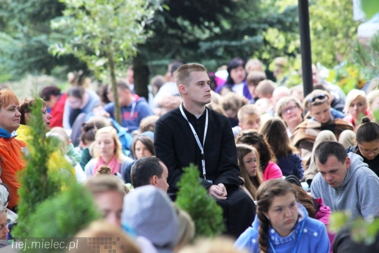 PPT 2014 - dzień IV: ok. 25 km marszu i modlitwa za Ojczyznę. Pogoda sprzyja