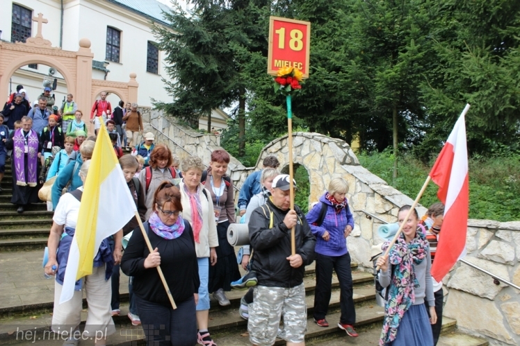 PPT 2014 - dzień IV: ok. 25 km marszu i modlitwa za Ojczyznę. Pogoda sprzyja