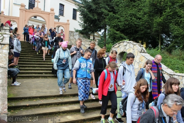 PPT 2014 - dzień IV: ok. 25 km marszu i modlitwa za Ojczyznę. Pogoda sprzyja