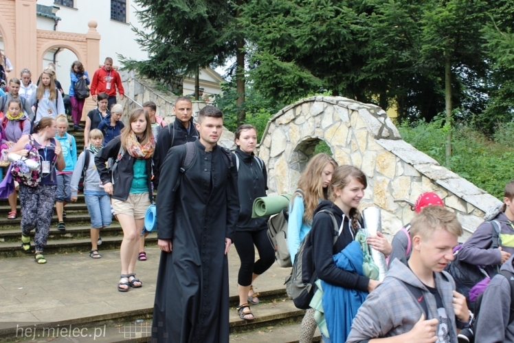 PPT 2014 - dzień IV: ok. 25 km marszu i modlitwa za Ojczyznę. Pogoda sprzyja