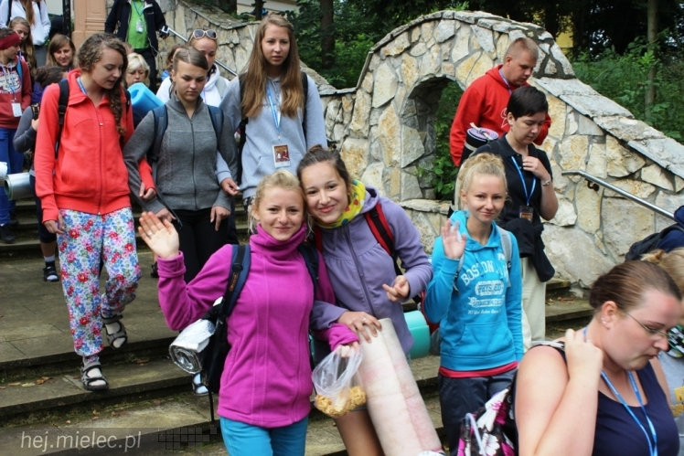 PPT 2014 - dzień IV: ok. 25 km marszu i modlitwa za Ojczyznę. Pogoda sprzyja