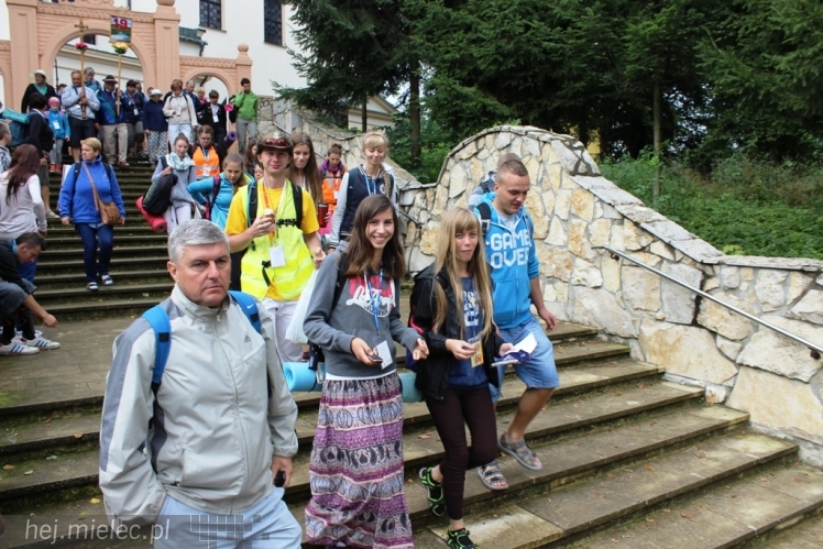 PPT 2014 - dzień IV: ok. 25 km marszu i modlitwa za Ojczyznę. Pogoda sprzyja