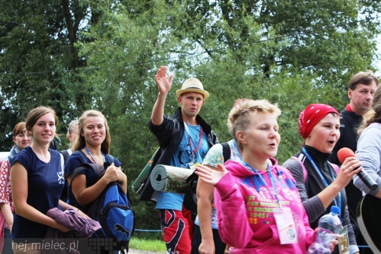 PPT 2014 - dzień IV: ok. 25 km marszu i modlitwa za Ojczyznę. Pogoda sprzyja