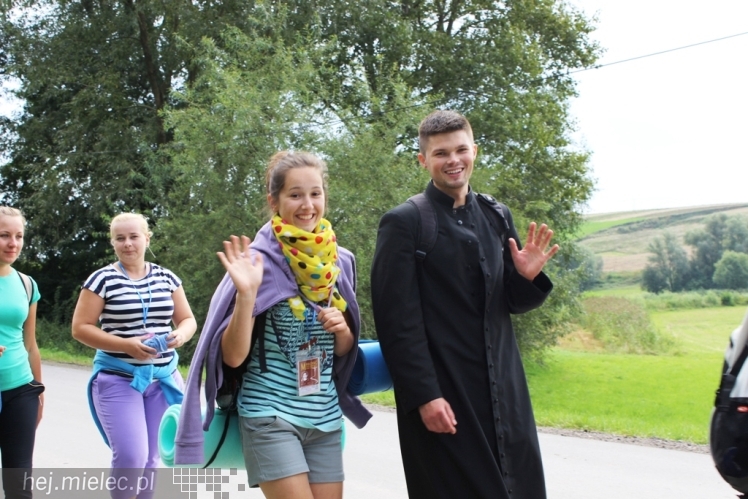 PPT 2014 - dzień IV: ok. 25 km marszu i modlitwa za Ojczyznę. Pogoda sprzyja