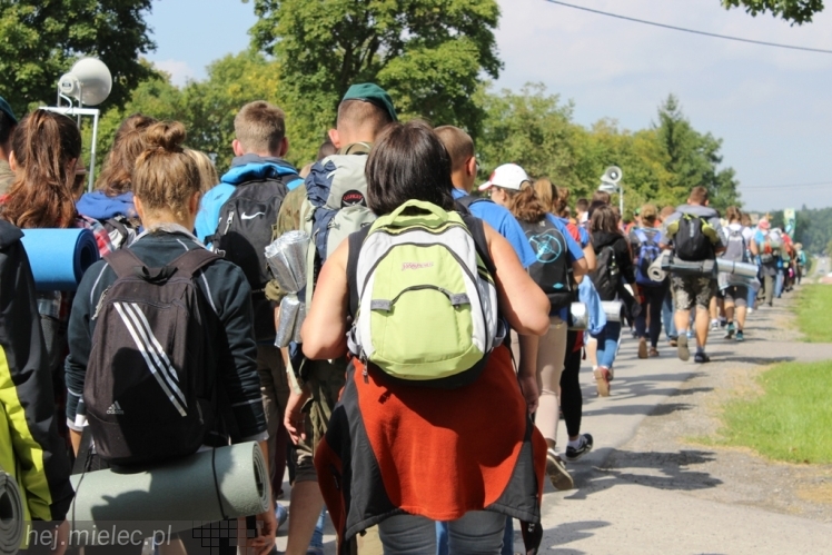 PPT 2014 - dzień IV: ok. 25 km marszu i modlitwa za Ojczyznę. Pogoda sprzyja