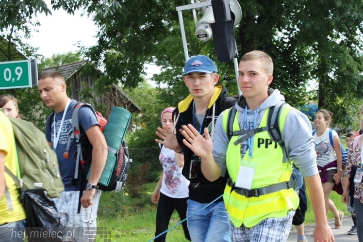PPT 2014 - dzień IV: ok. 25 km marszu i modlitwa za Ojczyznę. Pogoda sprzyja