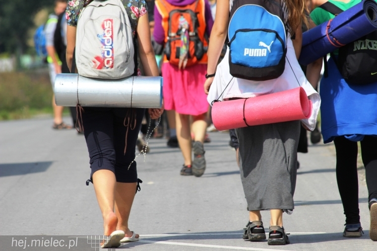 PPT 2014 - dzień IV: ok. 25 km marszu i modlitwa za Ojczyznę. Pogoda sprzyja
