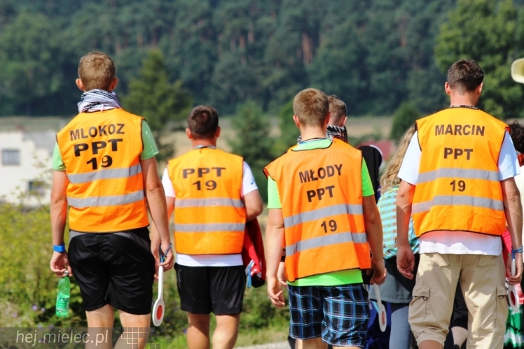 PPT 2014 - dzień IV: ok. 25 km marszu i modlitwa za Ojczyznę. Pogoda sprzyja