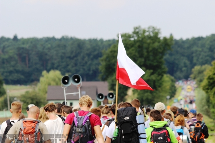 PPT 2014 - dzień IV: ok. 25 km marszu i modlitwa za Ojczyznę. Pogoda sprzyja