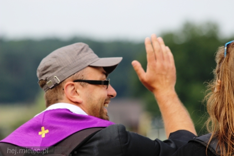 PPT 2014 - dzień IV: ok. 25 km marszu i modlitwa za Ojczyznę. Pogoda sprzyja