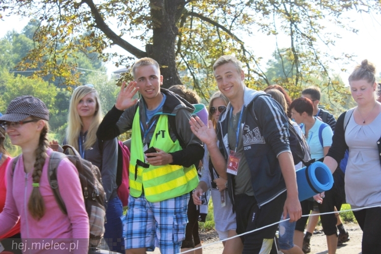 PPT 2014 - dzień VI: Piątek w drodze na Jasną Górę - cel coraz bliżej. Modlitwa za kapłanów