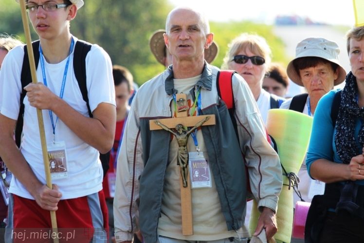 PPT 2014 - dzień VI: Piątek w drodze na Jasną Górę - cel coraz bliżej. Modlitwa za kapłanów