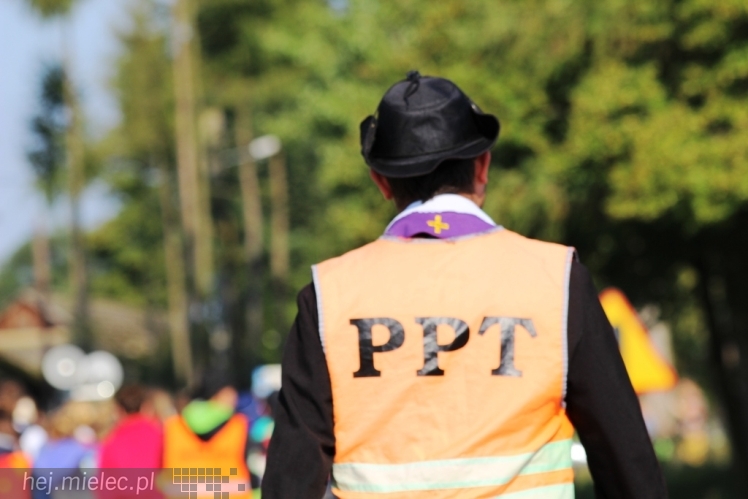 PPT 2014 - dzień VI: Piątek w drodze na Jasną Górę - cel coraz bliżej. Modlitwa za kapłanów
