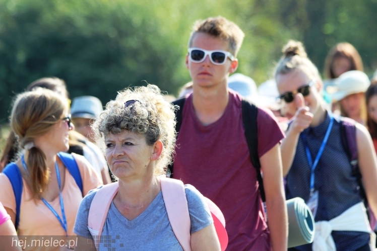 PPT 2014 - dzień VI: Piątek w drodze na Jasną Górę - cel coraz bliżej. Modlitwa za kapłanów