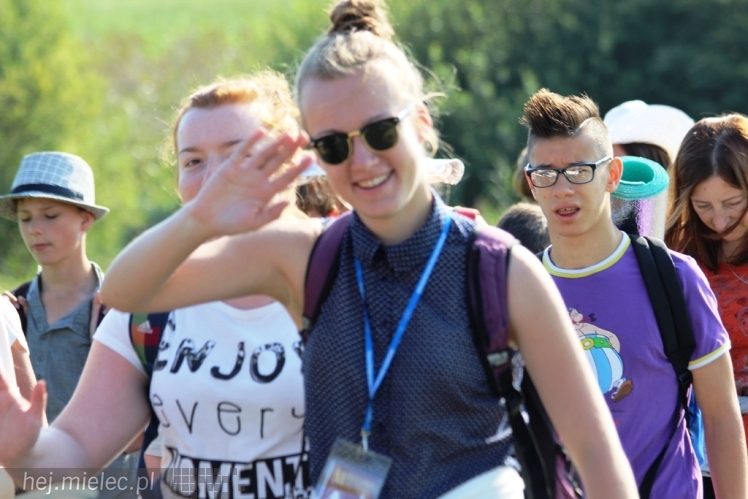 PPT 2014 - dzień VI: Piątek w drodze na Jasną Górę - cel coraz bliżej. Modlitwa za kapłanów