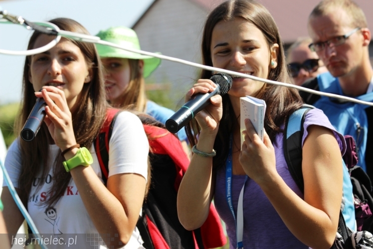 PPT 2014 - dzień VI: Piątek w drodze na Jasną Górę - cel coraz bliżej. Modlitwa za kapłanów