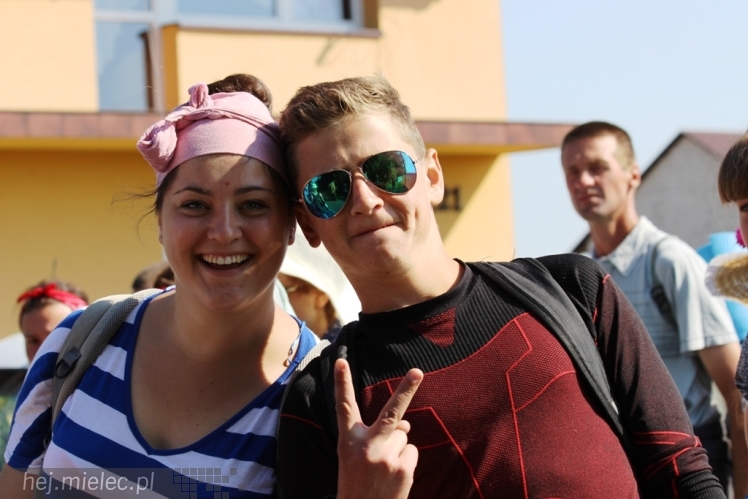 PPT 2014 - dzień VI: Piątek w drodze na Jasną Górę - cel coraz bliżej. Modlitwa za kapłanów