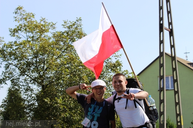 PPT 2014 - dzień VI: Piątek w drodze na Jasną Górę - cel coraz bliżej. Modlitwa za kapłanów