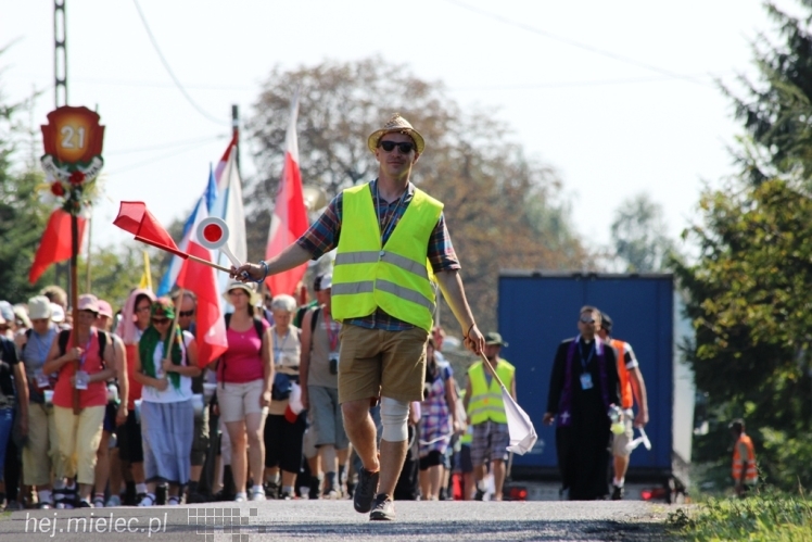 PPT 2014 - dzień VI: Piątek w drodze na Jasną Górę - cel coraz bliżej. Modlitwa za kapłanów