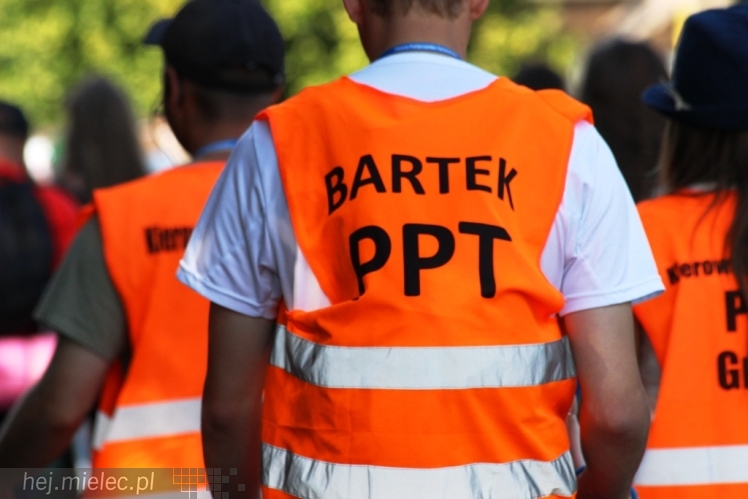 PPT 2014 - dzień VI: Piątek w drodze na Jasną Górę - cel coraz bliżej. Modlitwa za kapłanów