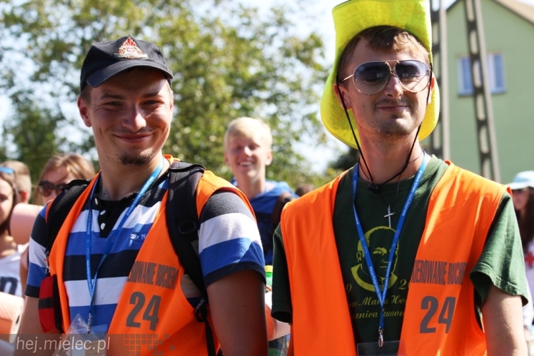 PPT 2014 - dzień VI: Piątek w drodze na Jasną Górę - cel coraz bliżej. Modlitwa za kapłanów